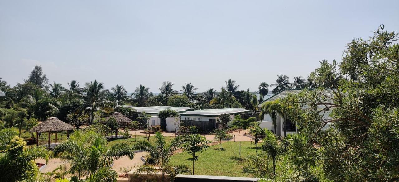Radisson Resort Pondicherry Bay Экстерьер фото